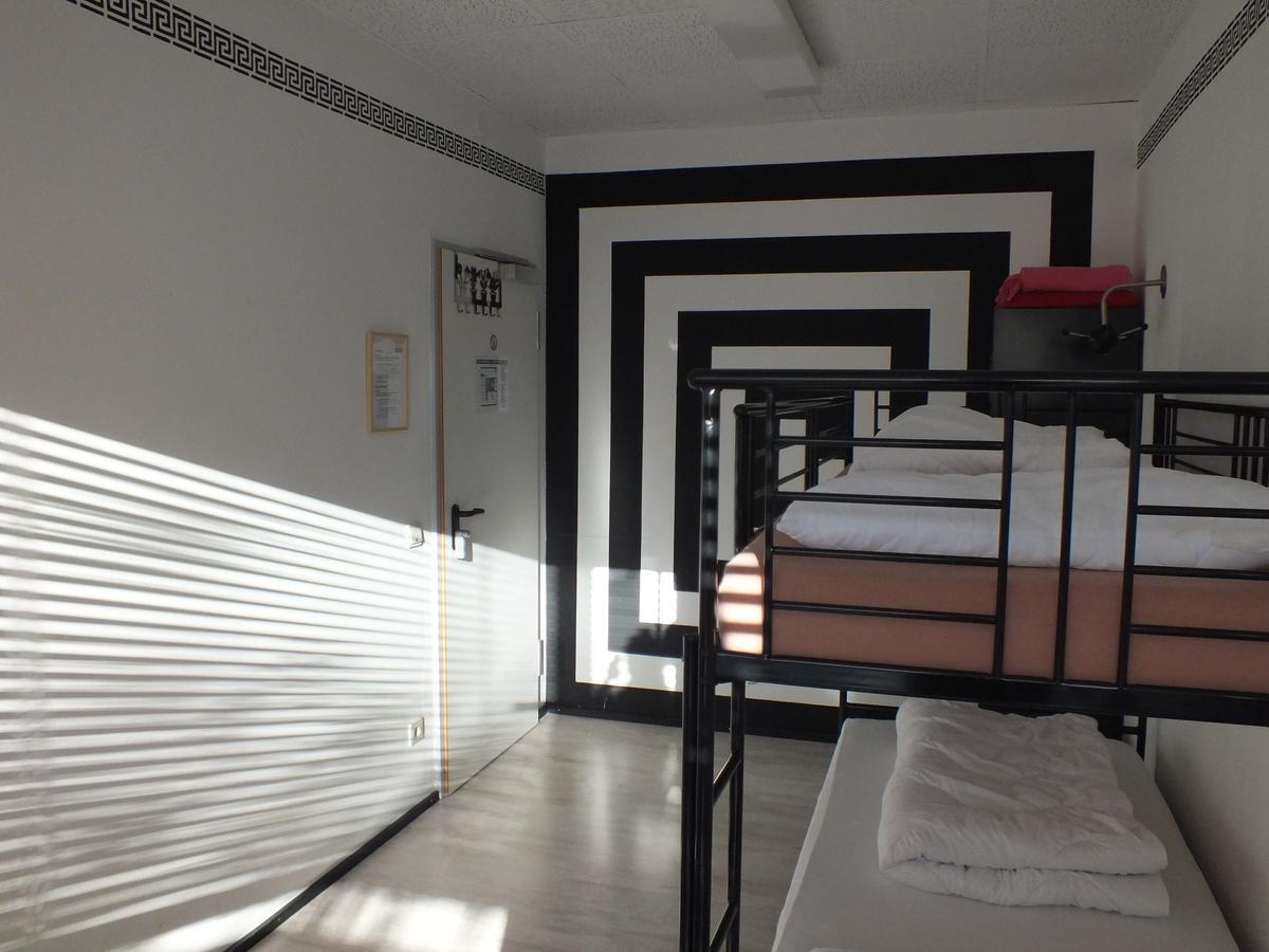Hostel Max *